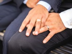 Sondaż dla WP: Polacy podzieleni ws. małżeństw jednopłciowych