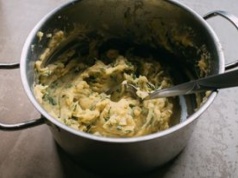 Najpopularniejsze obiadowe połączenie. Mało kto wie, jak naprawdę wpływa na organizm