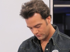 Był gwiazdą TVP. Po skandalu zniknął. Tak dziś żyje i wygląda