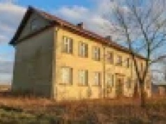 Zamykanie szkół przyspiesza wyludnianie polskich wsi