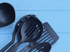 Niebezpieczne substancje w kuchennej łyżce. GIS ostrzega