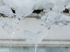 Podkarpacie pod lodem. IMGW ostrzega: drogi i chodniki będą jak tafle!