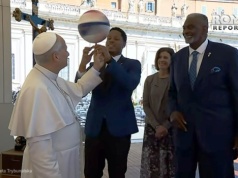 Papież Leon XIV i koszykarski trik Harlem Globetrotters