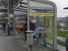 „Jak mam dojechać na bilecie 15-minutowym, panie prezydencie?” Miszalski odpowiada: „Autobusy się spóźniają, bo są korki” (wideo)