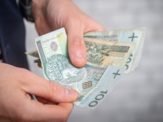 Stopy procentowe bez zmian. Kredytobiorcy w Polsce zapłacą za wojnę USA-Iran