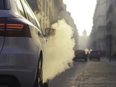 Ciemna strona rynku samochodów używanych. Ukryte wypadki, cofane liczniki i niebezpieczne modyfikacje