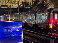 Służby z latarkami przy torach. Tragedia w Warszawie