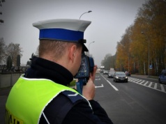 Przemyśl. Komendant policji przekroczył prędkość. Pochwalił interweniujących funkcjonariuszy