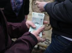 Praca nawet za 15 000 zł. Nie wymagają wykształcenia, liczą się konkretne umiejętności