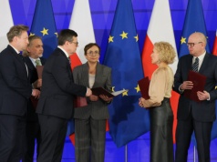 Eksperci dla „Rzeczpospolitej” o skutkach sejmowego ślubowania sędziów TK