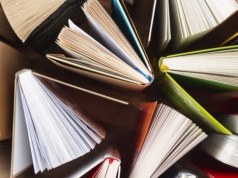 Raport BN: co najmniej jedną książkę przeczytało w ub.r. 41 proc. badanych; biblioteki coraz popularniejsze