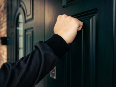 To obowiązkowe, a oni już chodzą i pukają do drzwi. Nie wpuścisz? Kara może szybko zaboleć
