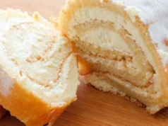 Białkowa chmurka zamiast tłustej śmietany. Rolada z serkiem wiejskim to kulinarny hit