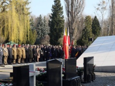 16. rocznica katastrofy smoleńskiej. W Warszawie uroczystości na Powązkach i Marsz Pamięci