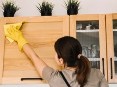 Szafki kleją się od tłuszczu? Ten prosty trik rozpuszcza brud w kilka minut