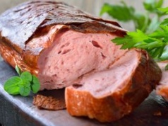 Niemcy ustawiają się po to w kolejkach. Kładą na bułce zamiast szynki