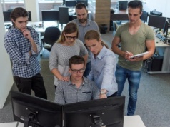 Rynek pracy przyspiesza i bezlitośnie podnosi poprzeczkę