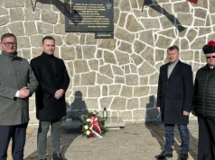 W szesnastą rocznicę upamiętnili ofiary katastrofy smoleńskiej