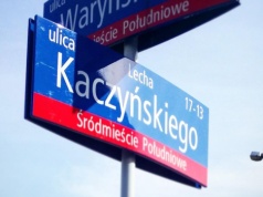 W nocy w Warszawie zamiast Al. Armii Ludowej, pojawiły się tablice z nazwą "ulica Lecha Kaczyńskiego"