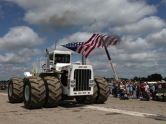 Największy ciągnik świata odchodzi na emeryturę. Dlaczego?