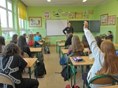 Resort sprawdzi podstawę programową nowego przedmiotu. Wskażą nieobowiązkowe treści