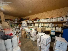 Kupowali puste opakowania od rolników i zalewali je podróbkami środków ochrony