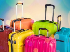 Walizki podróżne twarde czy miękkie? Wybierz model idealny do samolotu