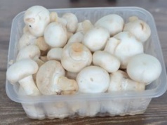 Pieczarki przechowuj w ten sposób. Dłużej pozostaną jędrne, białe i smaczne