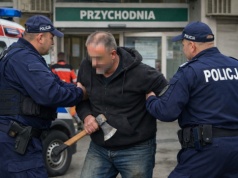 Z siekierą do lekarza w Tarnowie. Agresywny mężczyzna obezwładniony