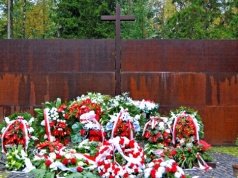 Rosja: aktywiści i prowokatorzy zakłócali obchody uroczystości katyńskich i smoleńskich