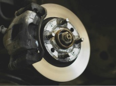 Kiedy korozja tarcz hamulcowych dyskwalifikuje je z dalszej eksploatacji?