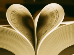 Kogo czytają Polacy? Tylko dwie kobiety w ścisłej czołówce