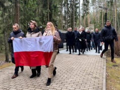 Próby prowokacji na uroczystościach katyńskich. "Nieprzyjazne hasła"