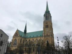 W czwartki komunia będzie udzielana inaczej? Apel kardynała Krajewskiego zaskoczył wiernych