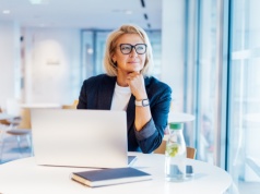 Jak planowały swoją przyszłość polskie przedsiębiorczynie jako 20-latki? Wyniki raportu