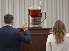 Państwo IKEA. Jak ślubowanie złożyło się „wobec” herbaty