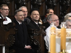 Marta Kaczyńska i prezydent Nawrocki w rocznicę katastrofy smoleńskiej. Łzy same cis…