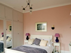 Jeden przedmiot w sypialni, który może zaburzać sen. Jest bardzo modny