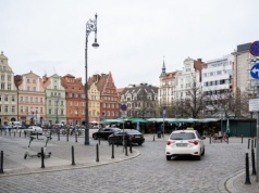 Plac Solny będzie zamknięty dla aut i motocykli na noc i weekendy.