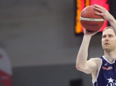 Pachnie play-offami i wysokim miejscem. AMW Arka maszeruje w górę tabeli