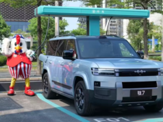 Naładujesz auto szybciej niż zjesz kurczaka? Nowy pomysł BYD i KFC