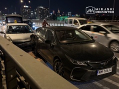 Zderzenie 4 aut na Moście Łazienkowskim. Dwa pasy były zablokowane