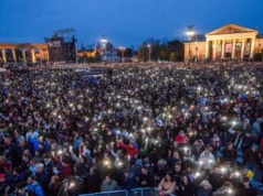 Węgrzy gotowi obalić system. Kilkaset tysięcy osób na ulicach Budapesztu