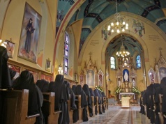 „Ofiaruję Ci Duszę i Bóstwo Jezusa Chrystusa”. Jak rozumieć słowa Koronki do Bożego Miłosierdzia?