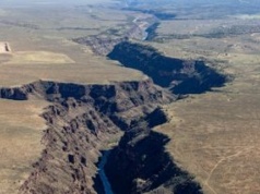 Pęknięcie rozdziela Amerykę. Długie jak droga z Warszawy do Brukseli