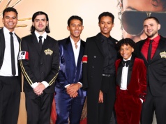 Rodzina Michaela Jacksona błyszczy na premierze "Michaela". Janet i Paris nie przyszły