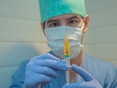 Koniec dyktatury Big Pharma? USA ograniczają ideologię pro-szczepionkową