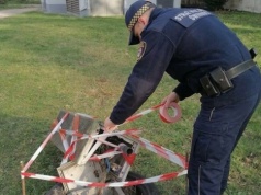 Problemy śpiącego podróżnego, podrzucony gruz. Interwencje straży miejskiej