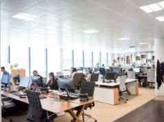 Komfort pracy a oświetlenie w biurze: najczęstsze błędy i jak ich uniknąć