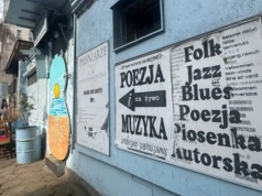 W ukrytym klubie za drzwiami w kształcie gitary święci spotykają się z rock-n-rollowcami